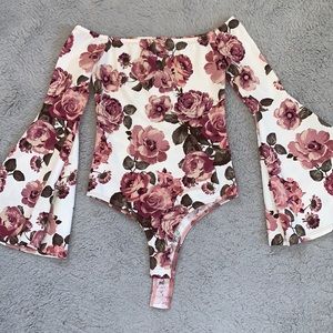 Agaci off shoulder floral belle sleeve top